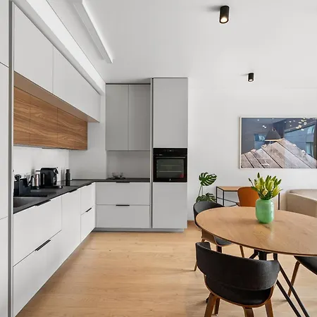 Center, 91 With Parking Apartment